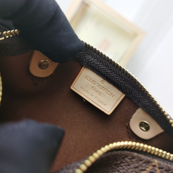 ルイヴィトンバッグ角部分ディテール